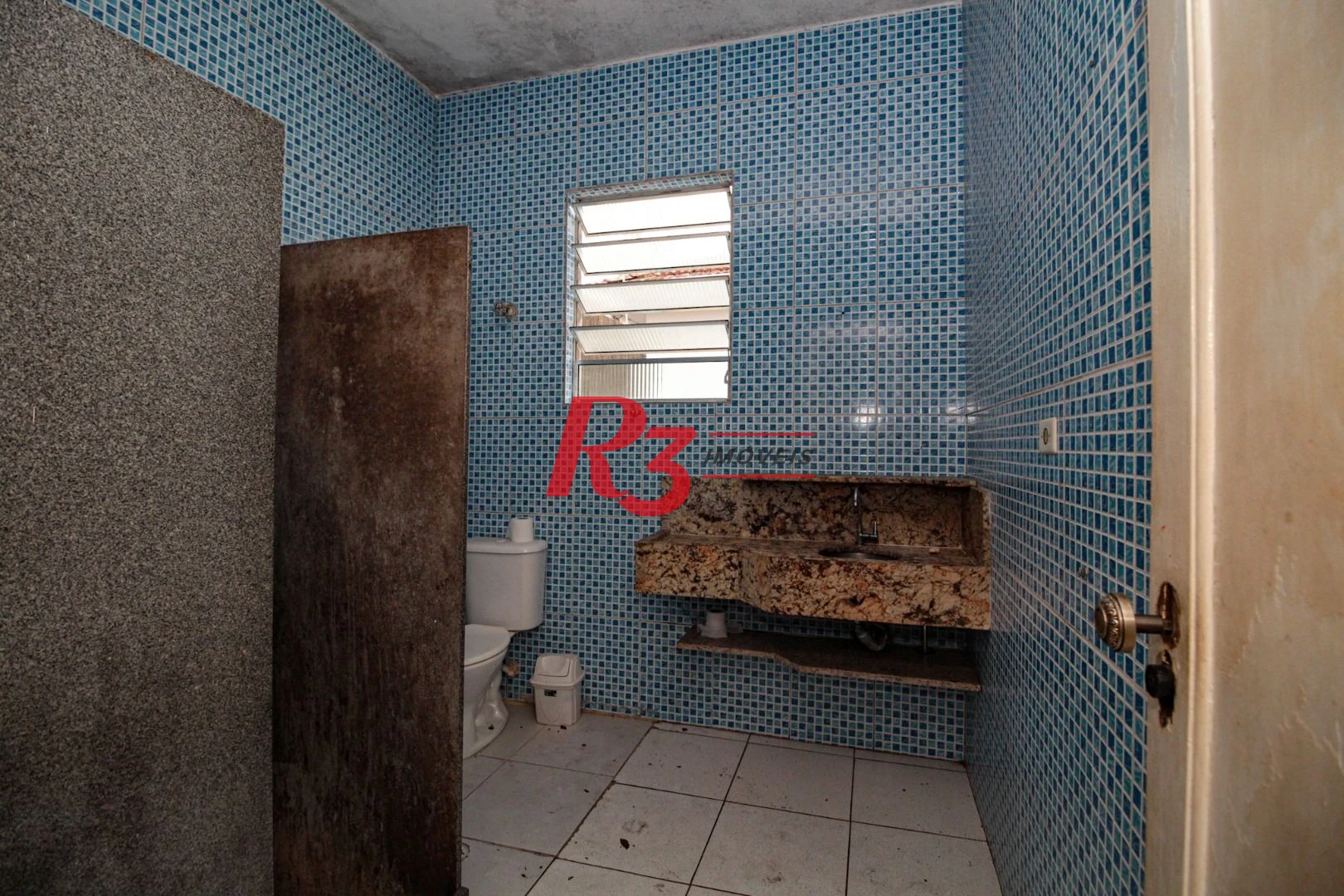 Sobrado com 3 dormitórios à venda, 300 m² por R$ 1.280.000,00 - Embaré - Santos/SP
