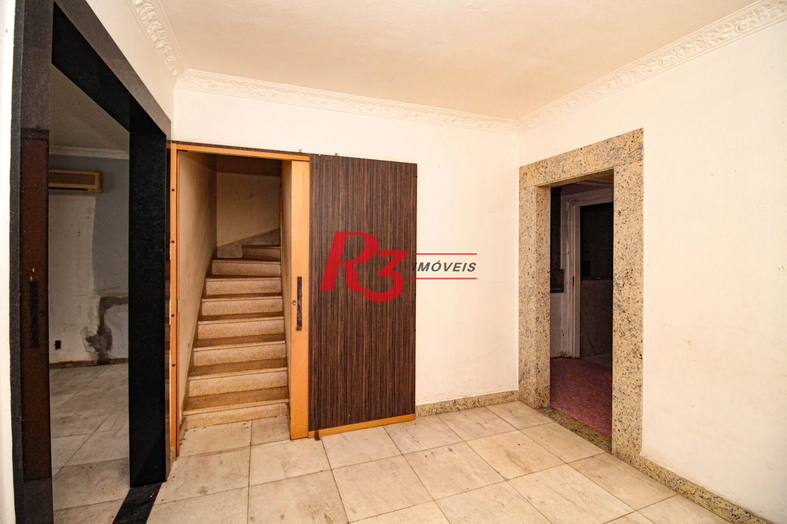 Sobrado com 3 dormitórios à venda, 300 m² por R$ 1.280.000,00 - Embaré - Santos/SP