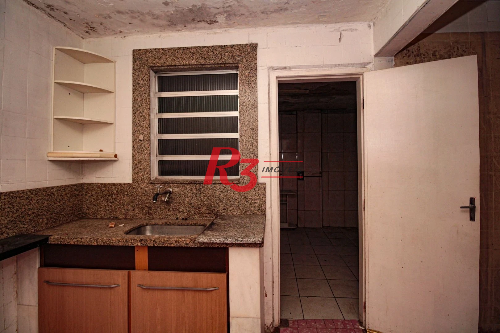 Sobrado com 3 dormitórios à venda, 300 m² por R$ 1.280.000,00 - Embaré - Santos/SP
