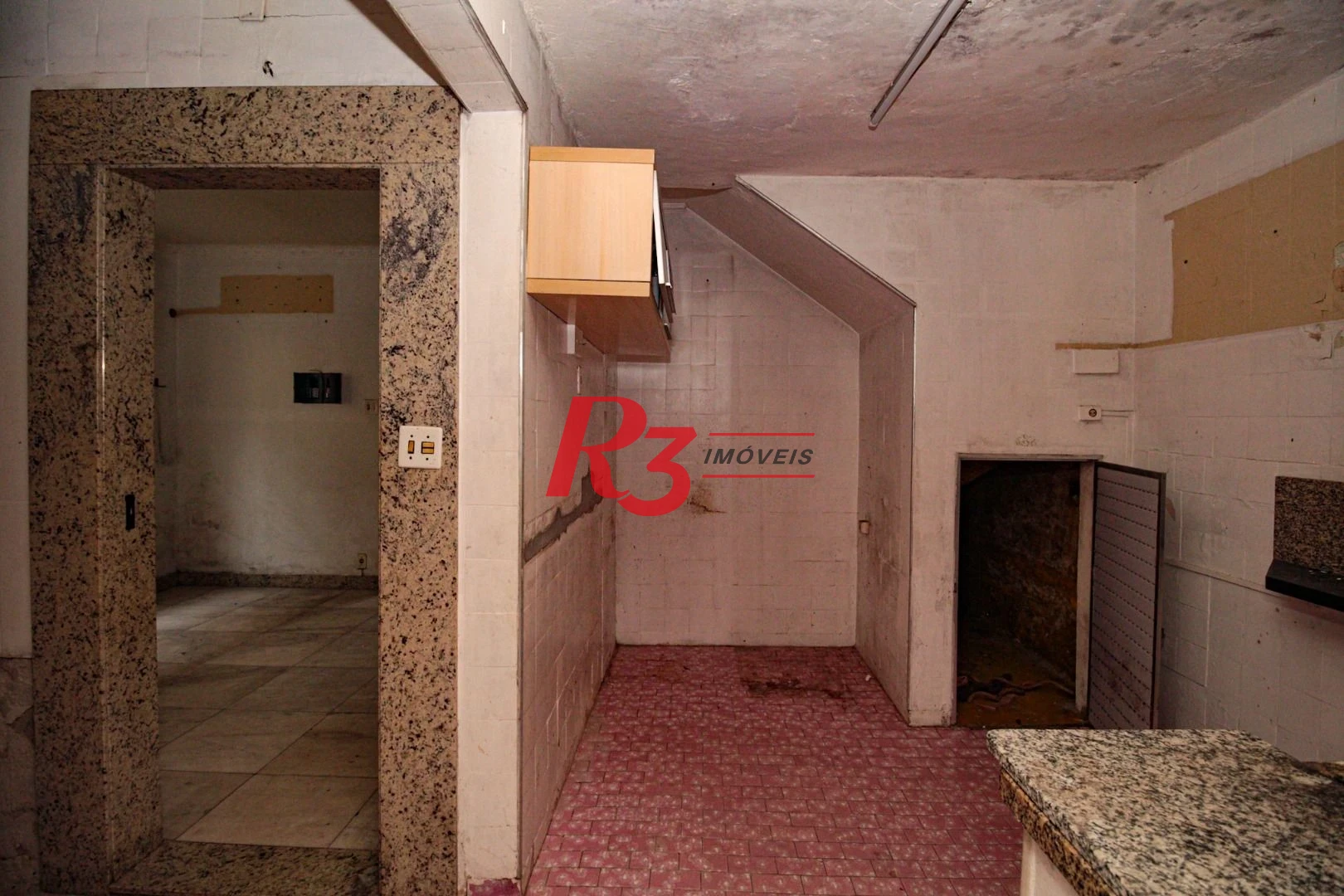 Sobrado com 3 dormitórios à venda, 300 m² por R$ 1.280.000,00 - Embaré - Santos/SP