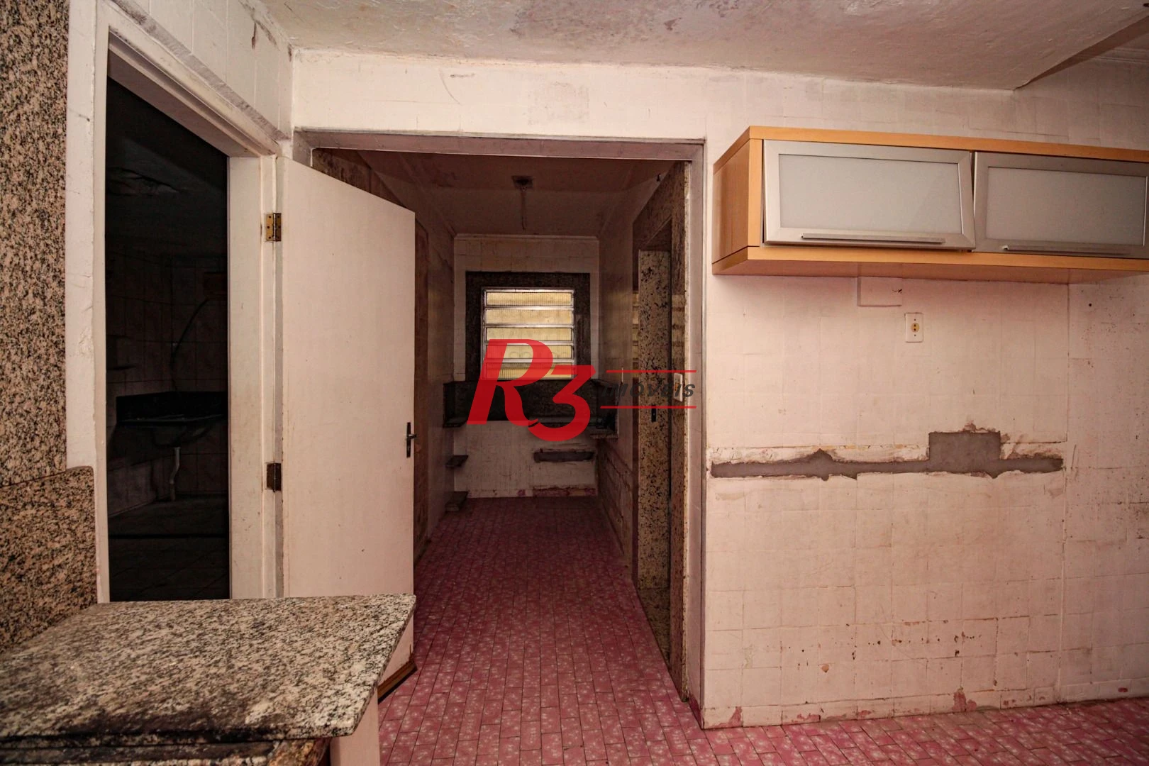 Sobrado com 3 dormitórios à venda, 300 m² por R$ 1.280.000,00 - Embaré - Santos/SP