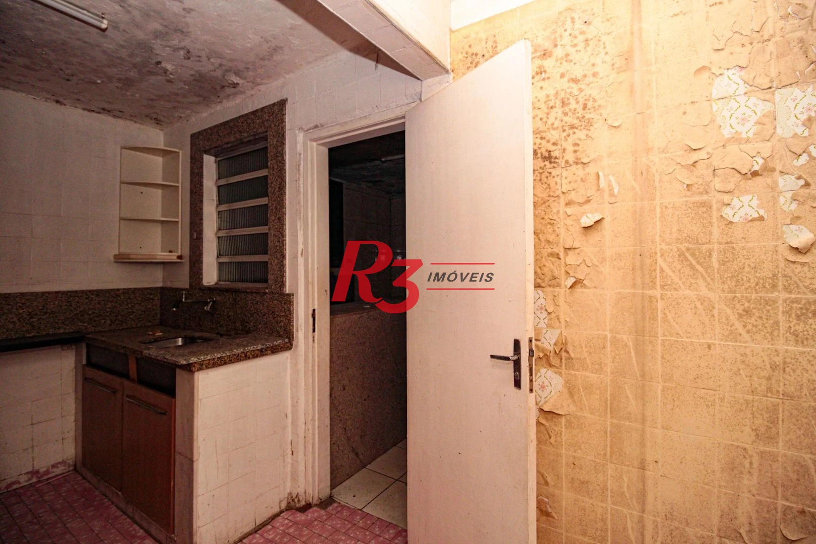 Sobrado com 3 dormitórios à venda, 300 m² por R$ 1.280.000,00 - Embaré - Santos/SP