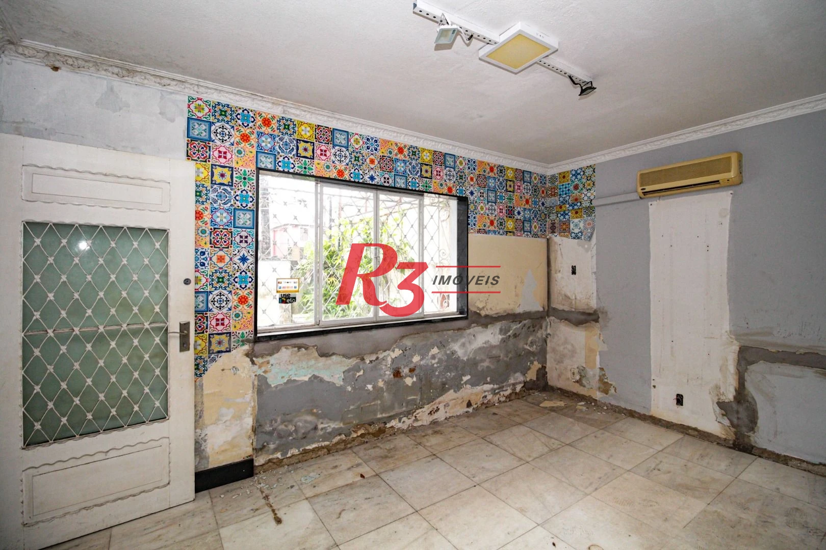 Sobrado com 3 dormitórios à venda, 300 m² por R$ 1.280.000,00 - Embaré - Santos/SP