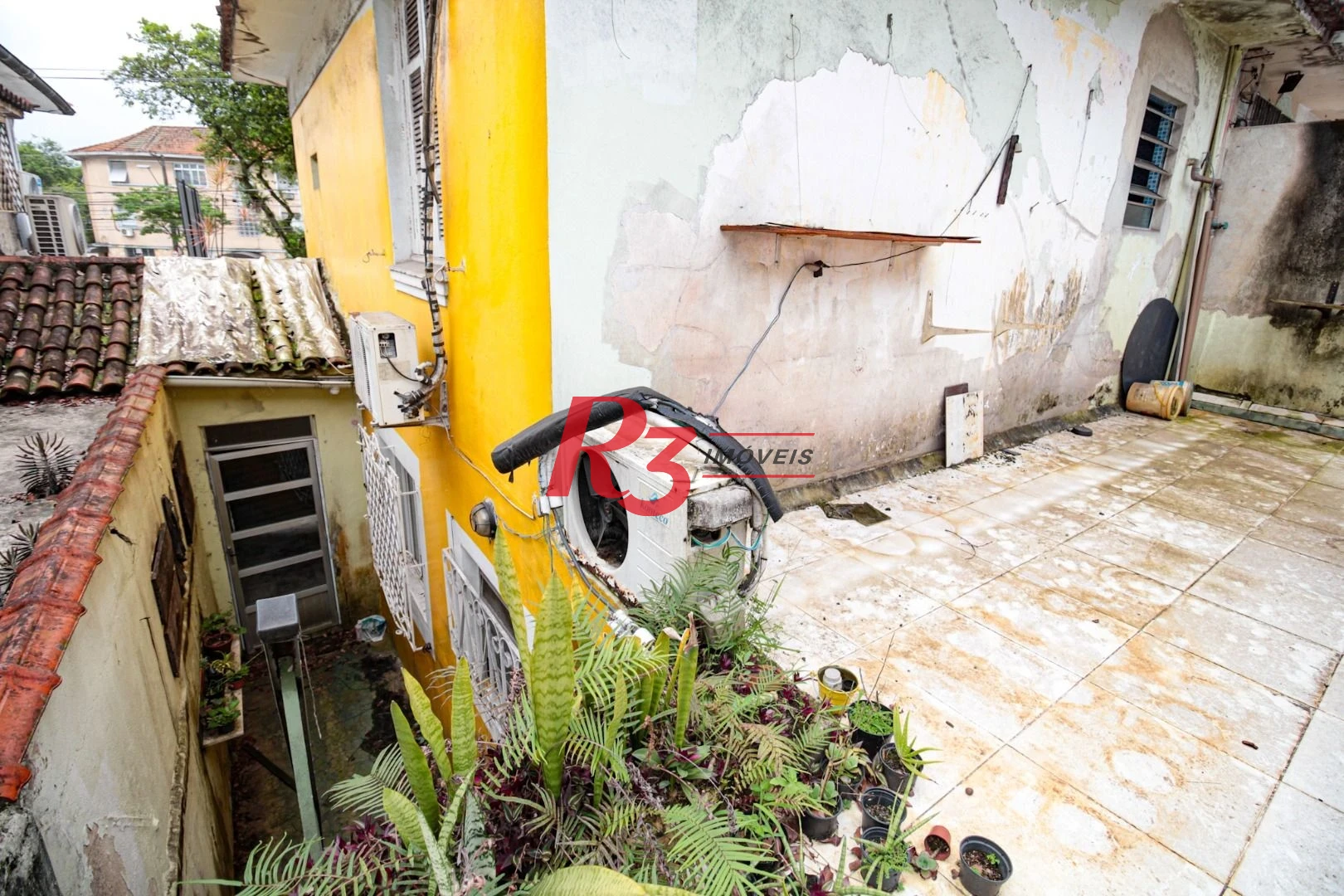 Sobrado com 3 dormitórios à venda, 300 m² por R$ 1.280.000,00 - Embaré - Santos/SP