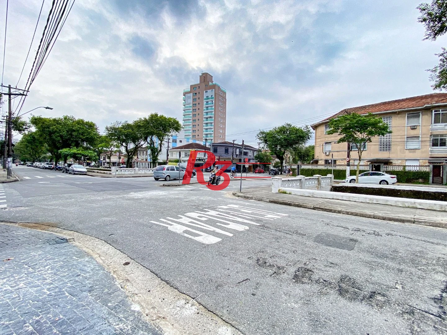 Sobrado com 3 dormitórios à venda, 300 m² por R$ 1.280.000,00 - Embaré - Santos/SP