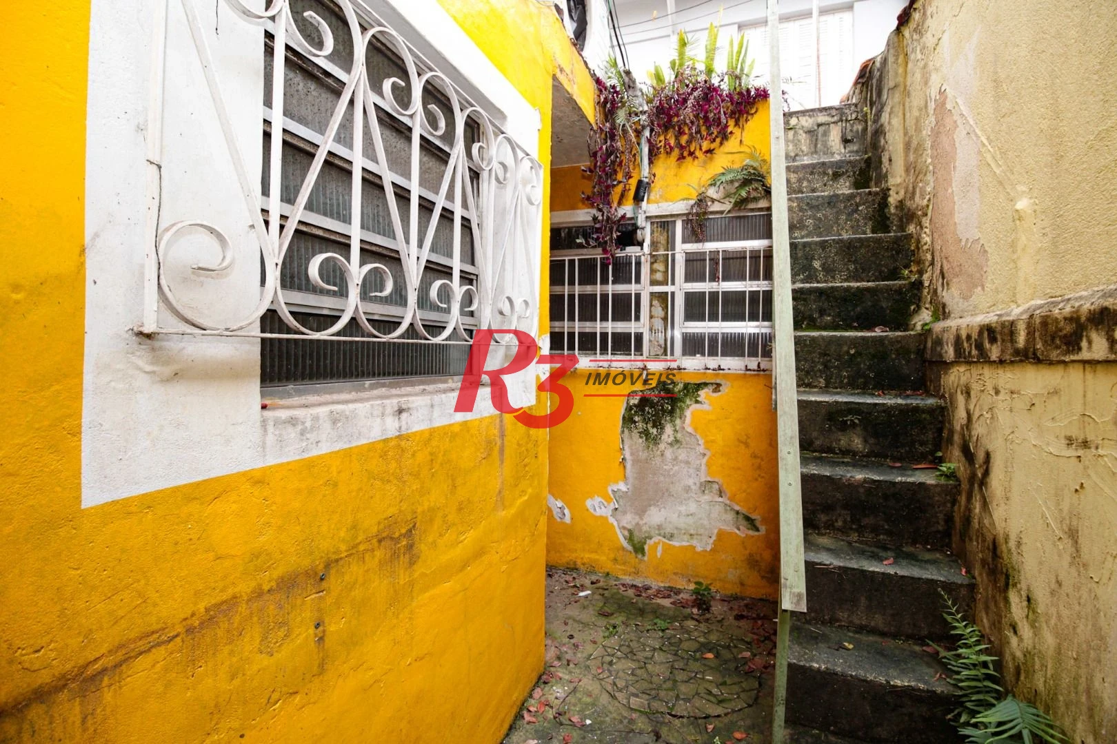 Sobrado com 3 dormitórios à venda, 300 m² por R$ 1.280.000,00 - Embaré - Santos/SP