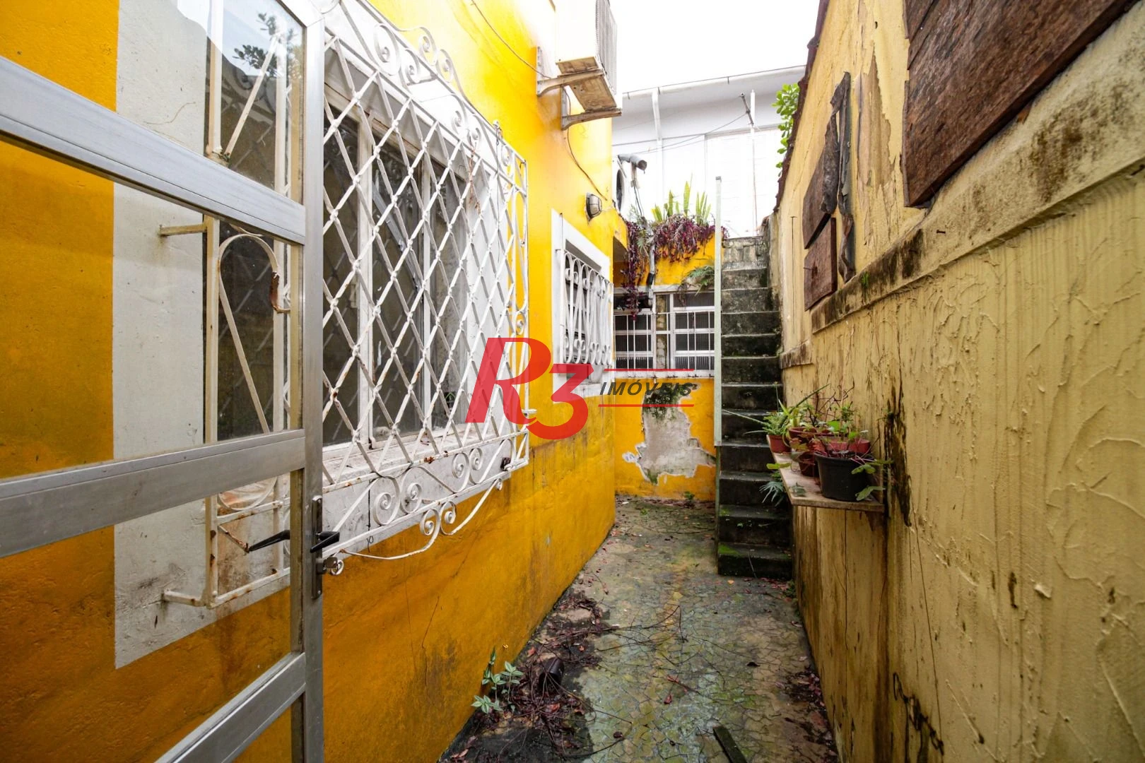 Sobrado com 3 dormitórios à venda, 300 m² por R$ 1.280.000,00 - Embaré - Santos/SP