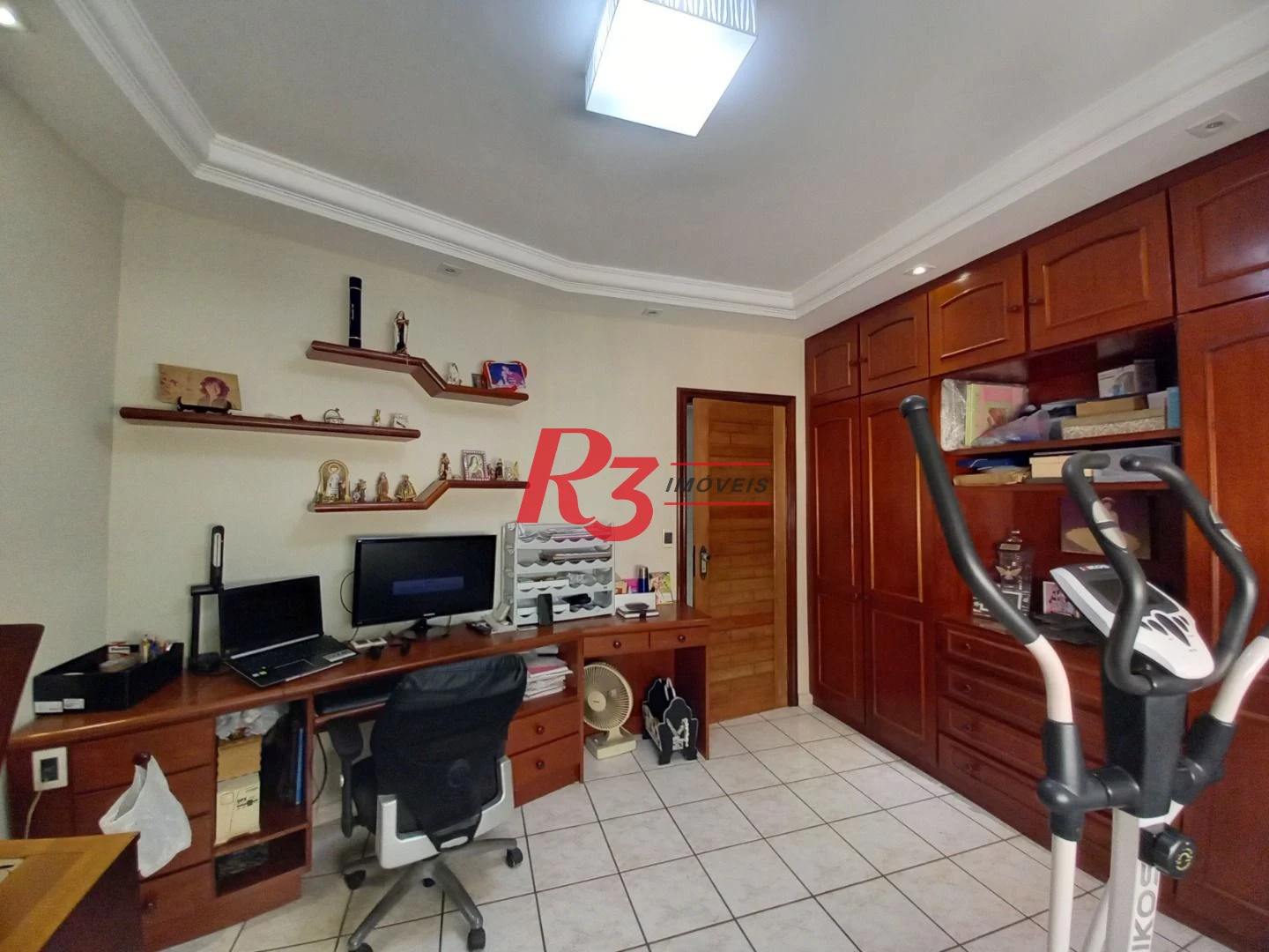 Apartamento á venda 3 quartos 2 Vgs Demarcadas Boqueirão Santos.