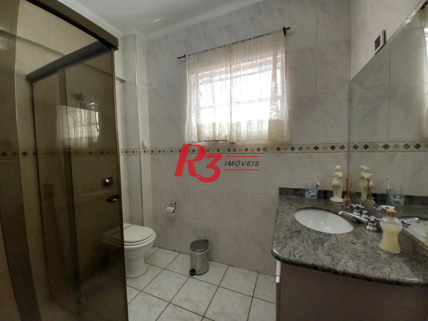 Apartamento á venda 3 quartos 2 Vgs Demarcadas Boqueirão Santos.