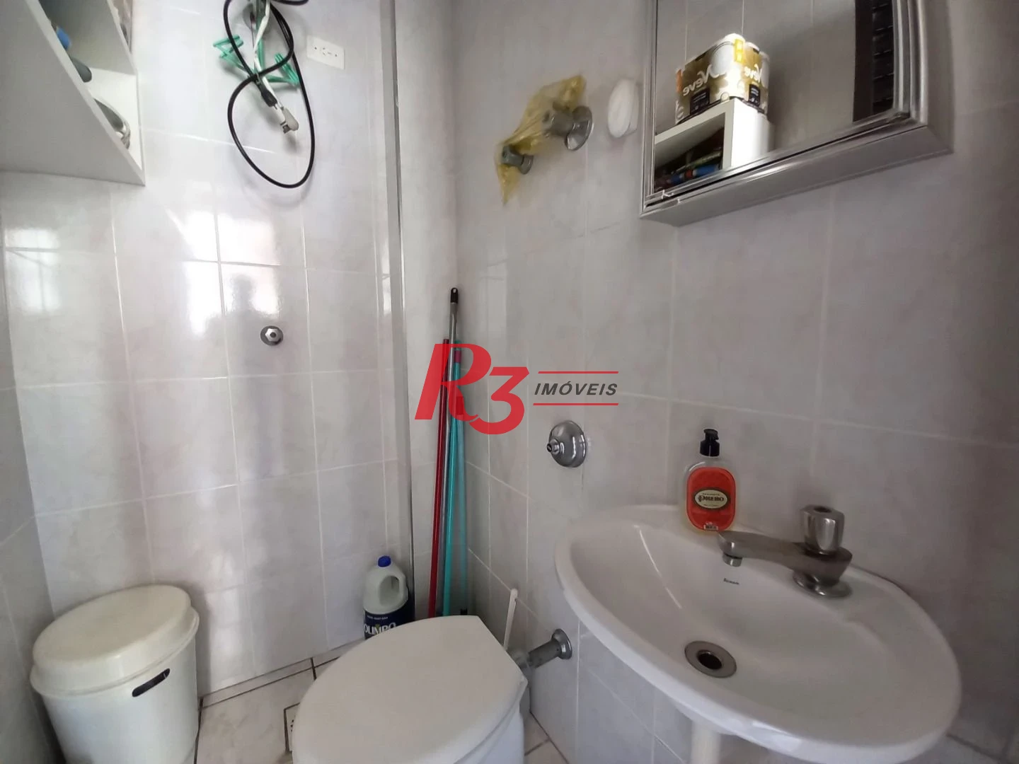 Apartamento á venda 3 quartos 2 Vgs Demarcadas Boqueirão Santos.