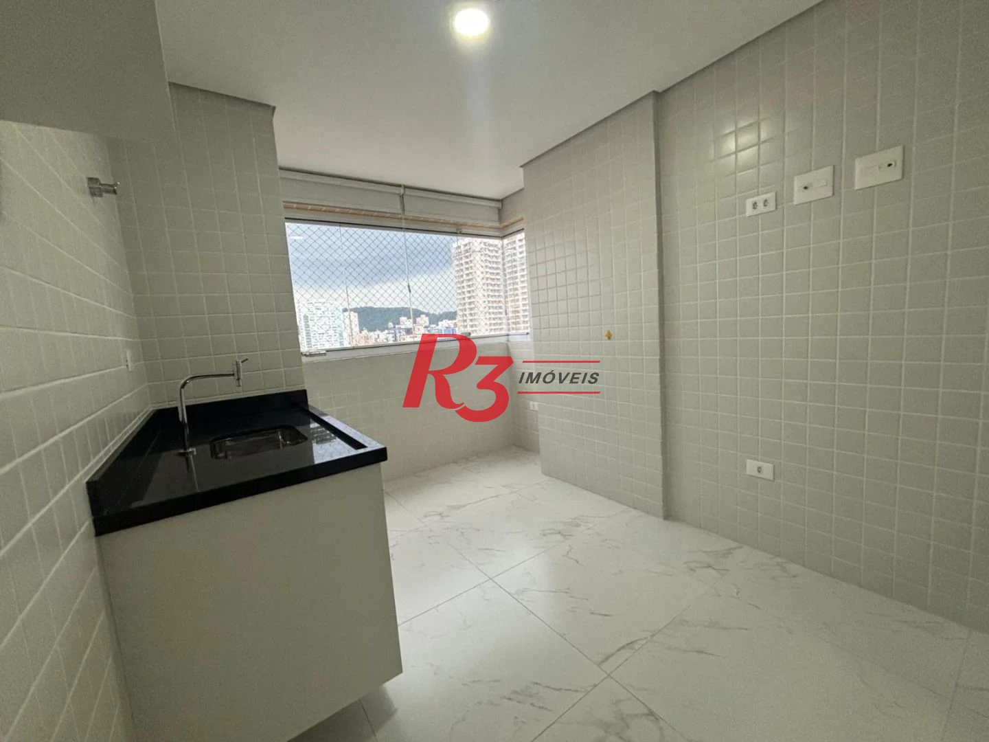 Apartamento com 2 dormitórios para alugar, 69 m² por R$ 5.500,02/mês - Boqueirão - Santos/SP