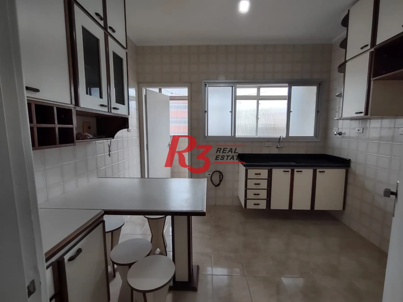 Apartamento com 2 dormitórios à venda, 80 m² por R$ 370.000,00 - Encruzilhada - Santos/SP