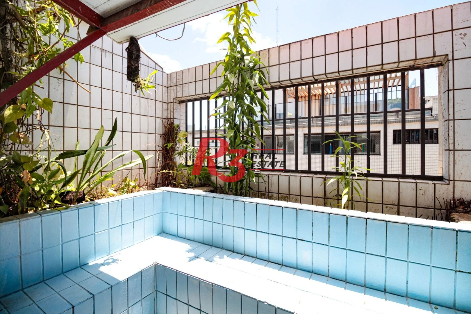 Cobertura á venda 3 quartos Piscina 2 vgs Bairro Ponta da Praia