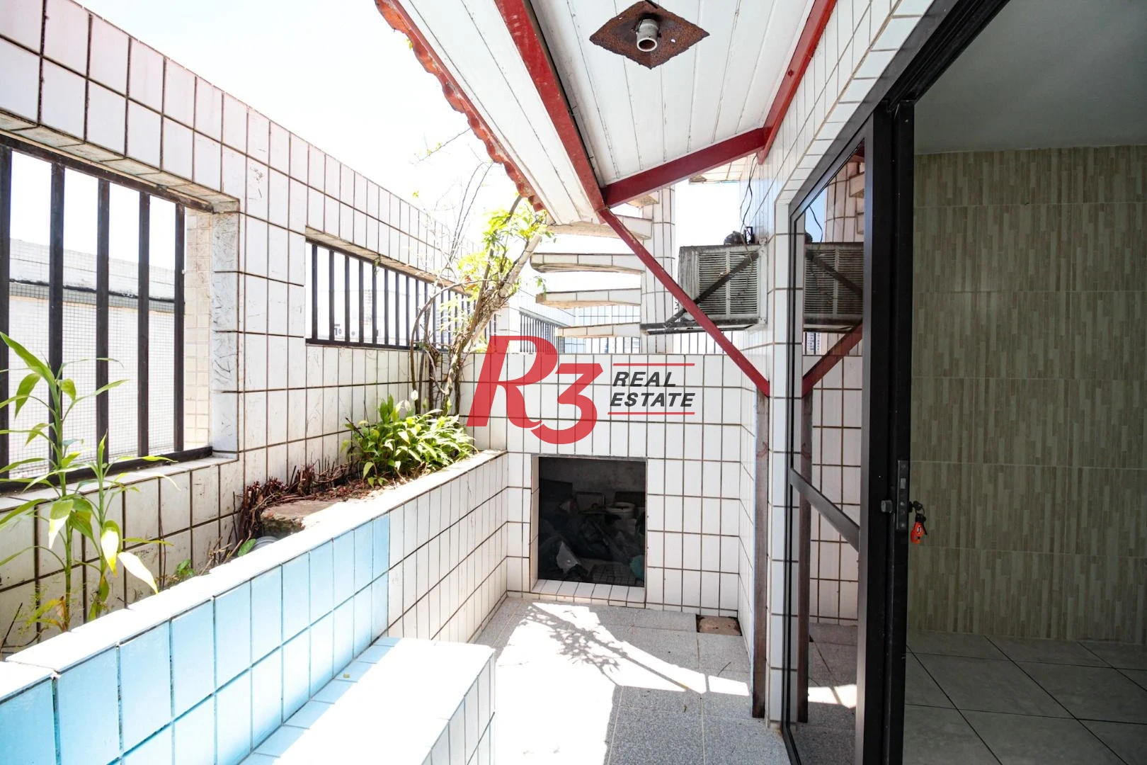 Cobertura á venda 3 quartos Piscina 2 vgs Bairro Ponta da Praia