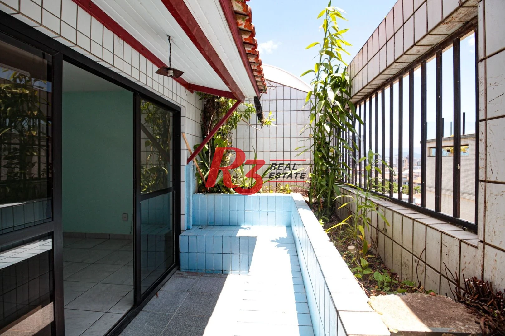 Cobertura á venda 3 quartos Piscina 2 vgs Bairro Ponta da Praia