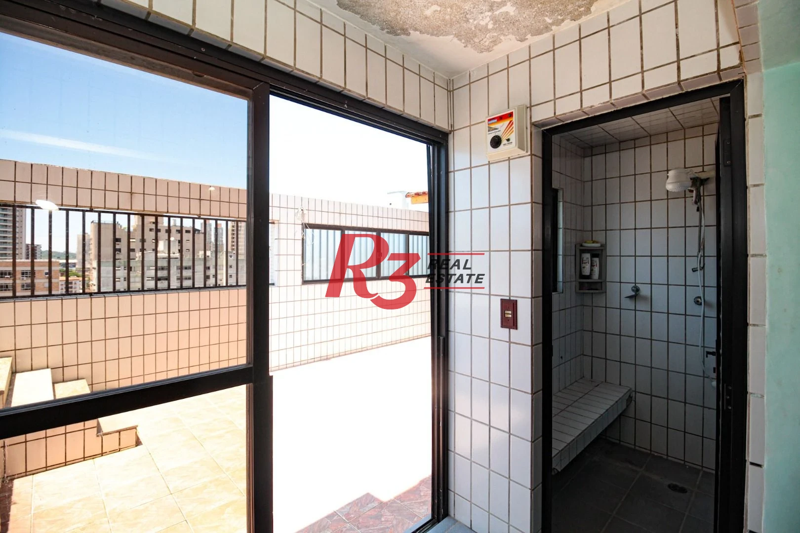 Cobertura á venda 3 quartos Piscina 2 vgs Bairro Ponta da Praia