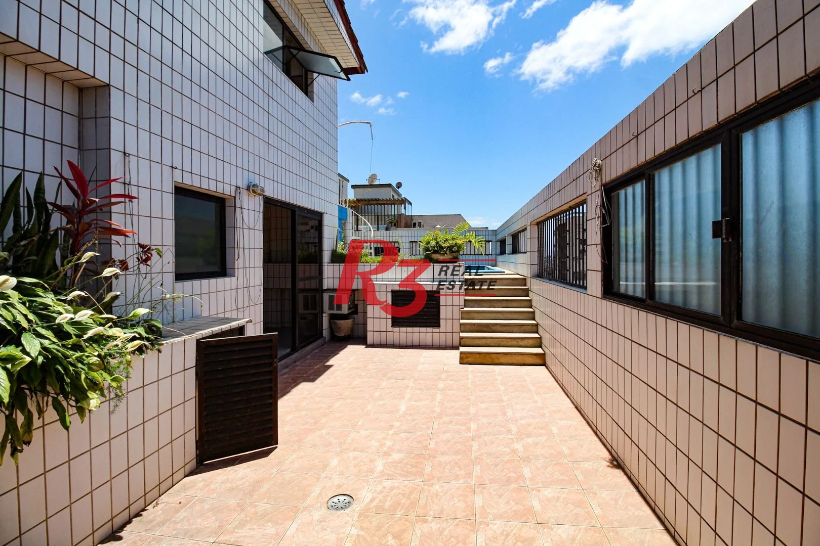 Cobertura á venda 3 quartos Piscina 2 vgs Bairro Ponta da Praia