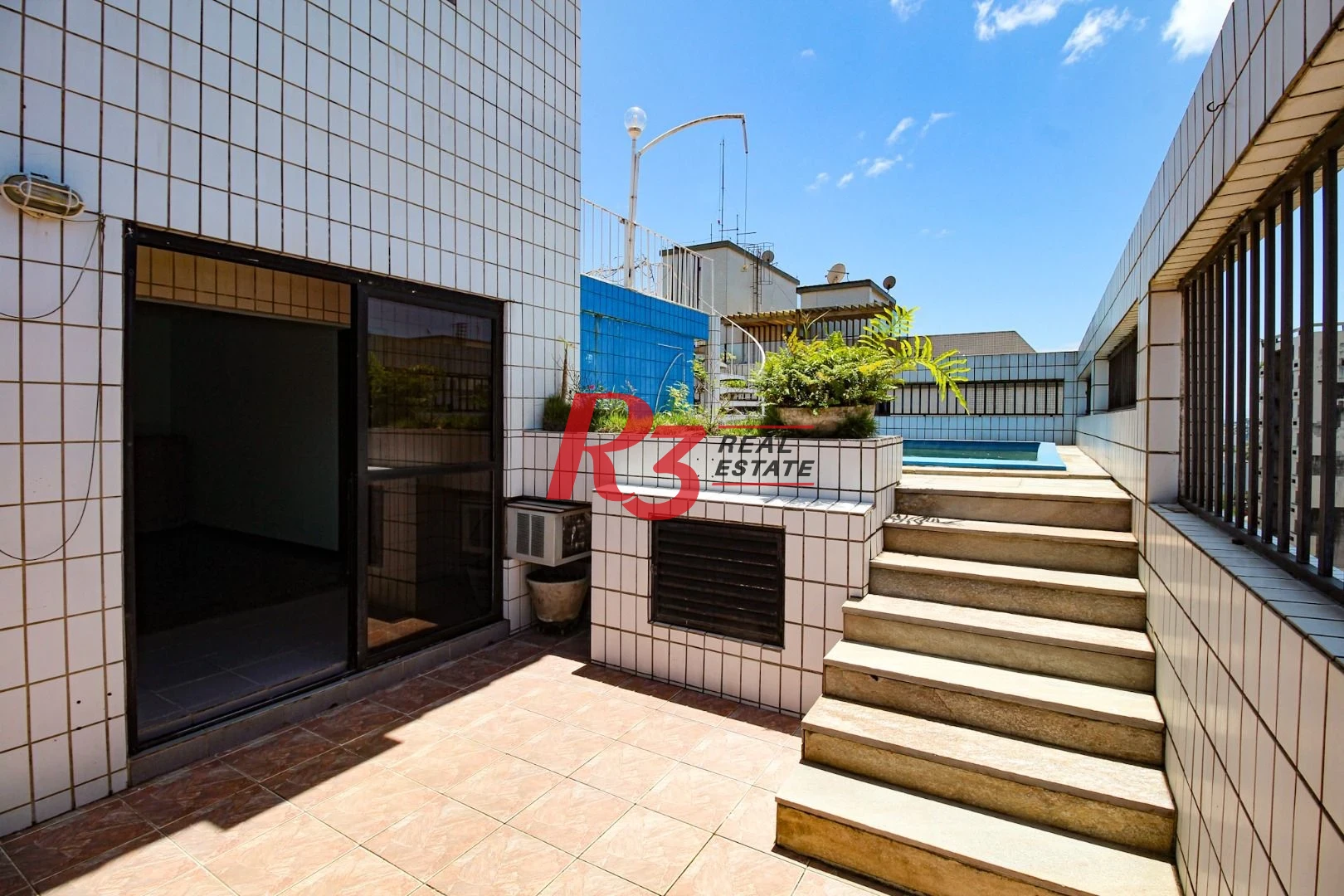 Cobertura á venda 3 quartos Piscina 2 vgs Bairro Ponta da Praia