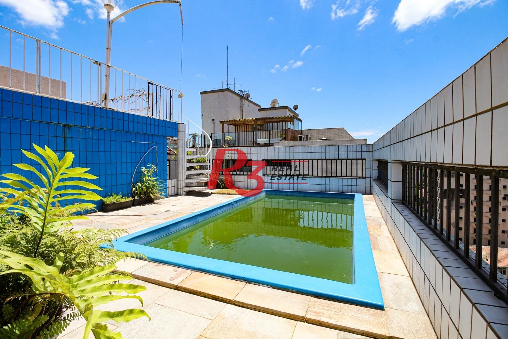 Cobertura á venda 3 quartos Piscina 2 vgs Bairro Ponta da Praia