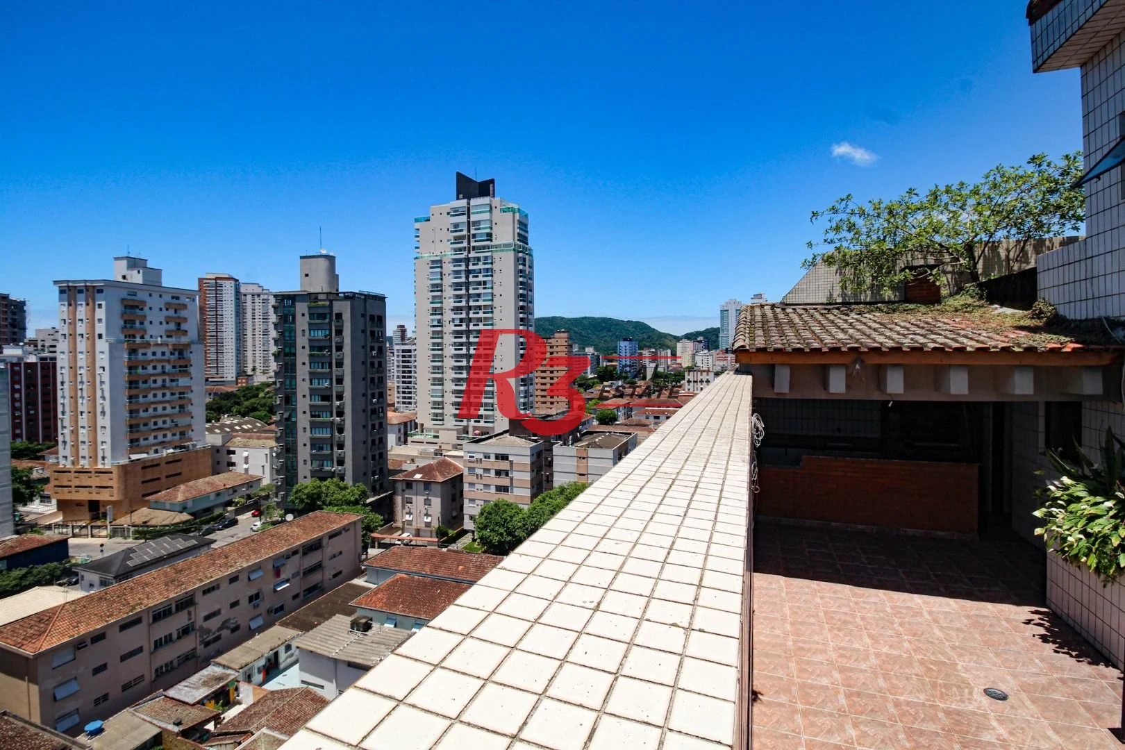Cobertura á venda 3 quartos Piscina 2 vgs Bairro Ponta da Praia