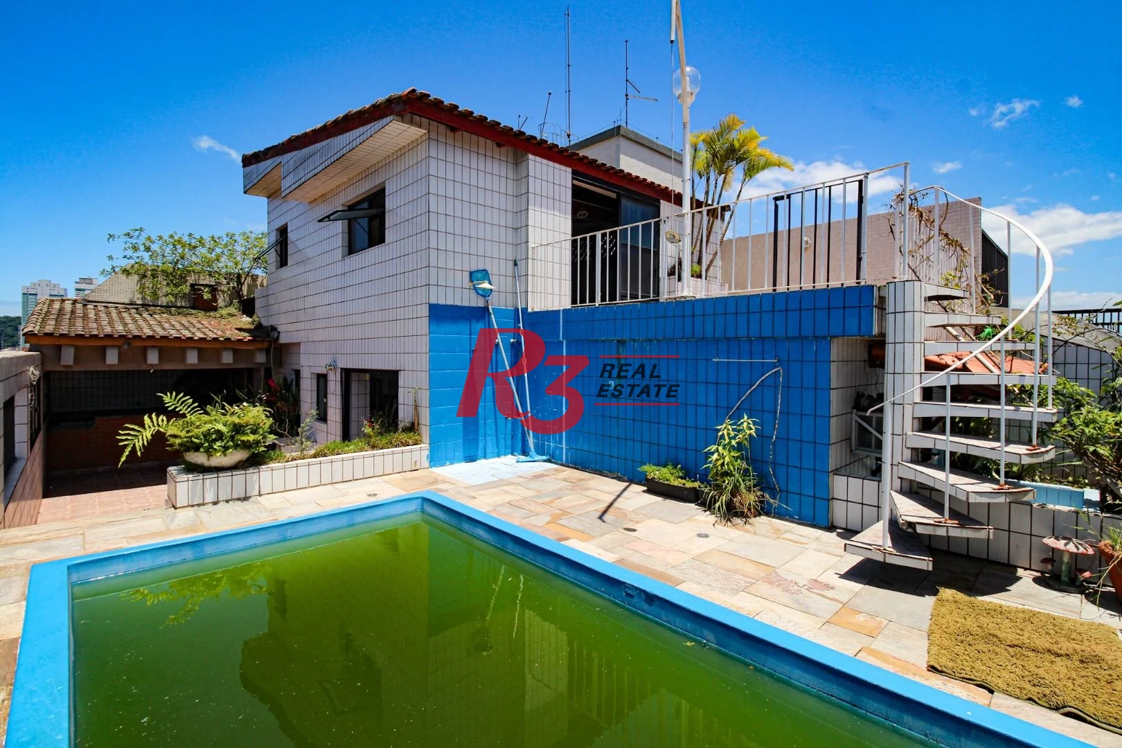 Cobertura á venda 3 quartos Piscina 2 vgs Bairro Ponta da Praia