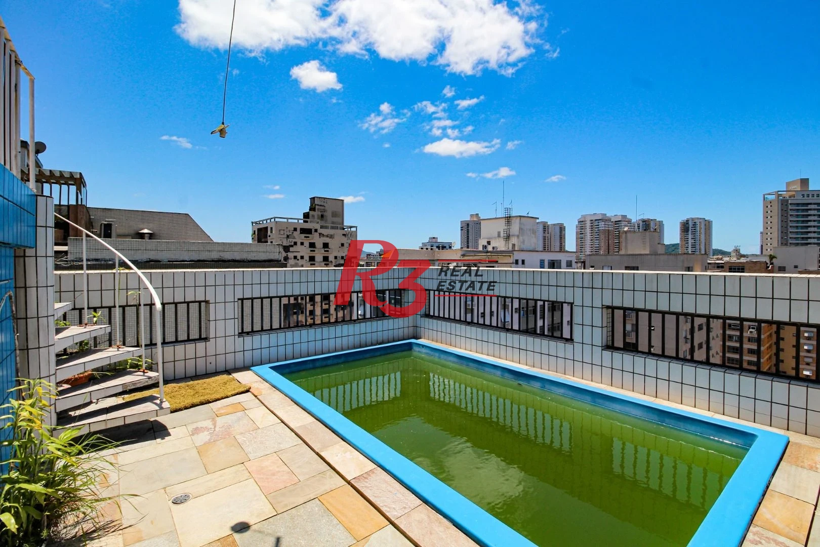Cobertura á venda 3 quartos Piscina 2 vgs Bairro Ponta da Praia
