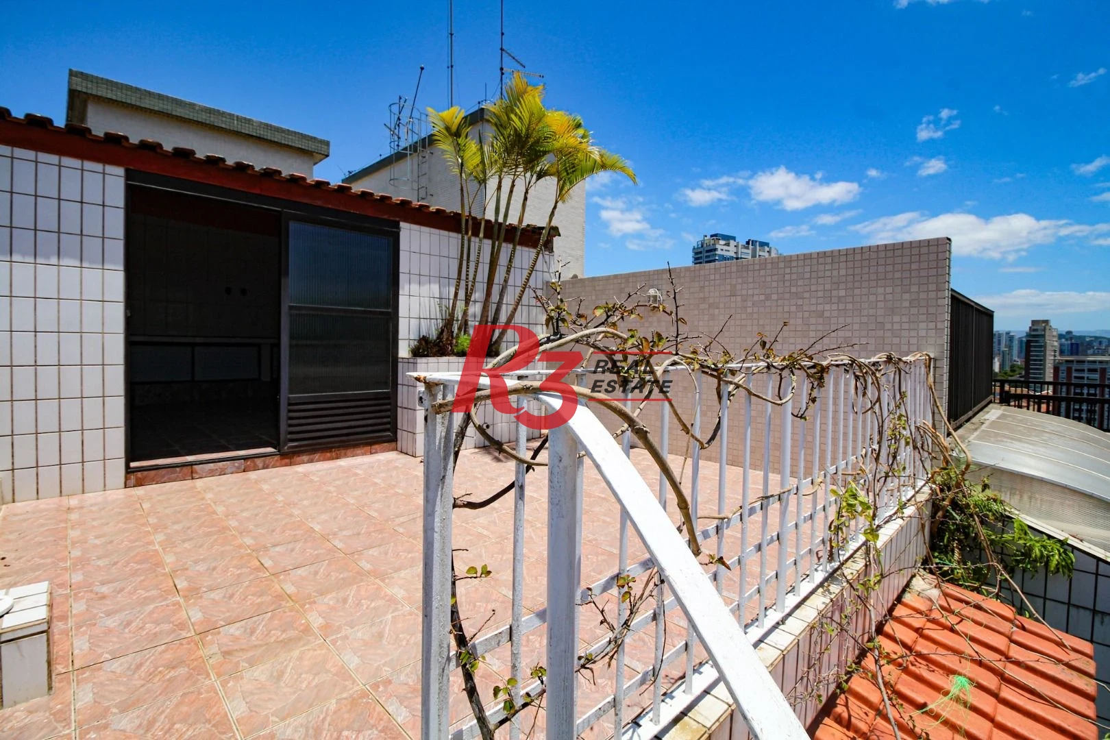 Cobertura á venda 3 quartos Piscina 2 vgs Bairro Ponta da Praia