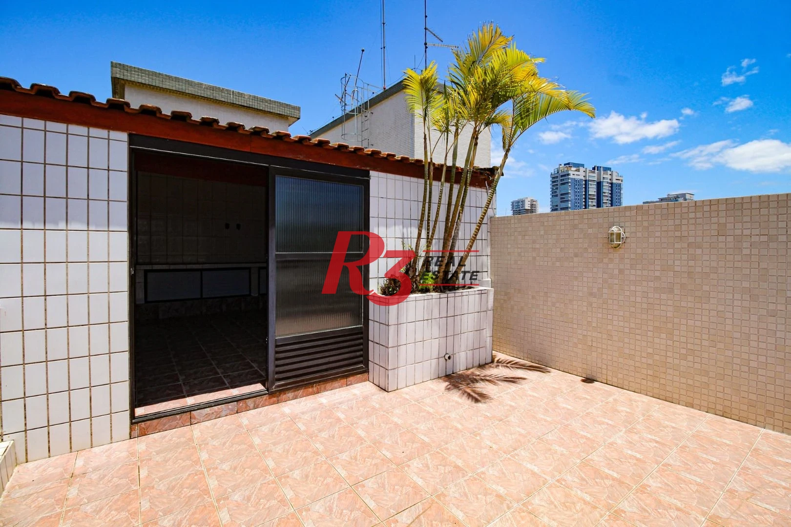 Cobertura á venda 3 quartos Piscina 2 vgs Bairro Ponta da Praia