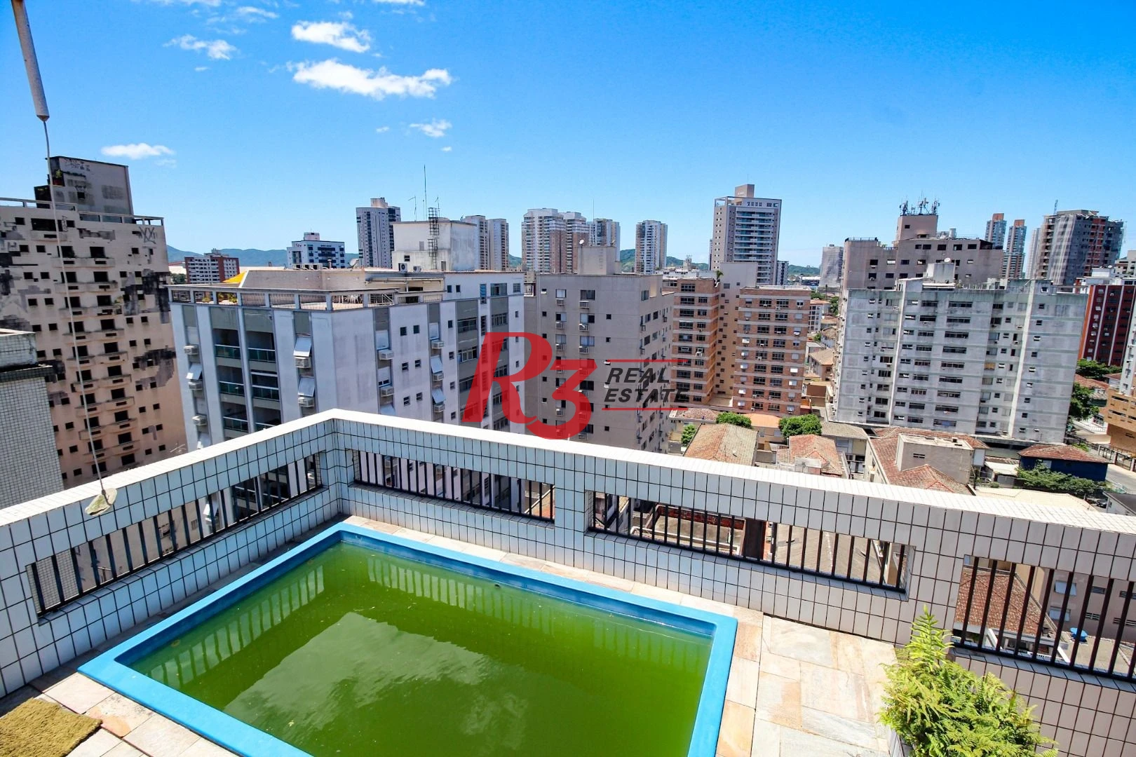 Cobertura á venda 3 quartos Piscina 2 vgs Bairro Ponta da Praia