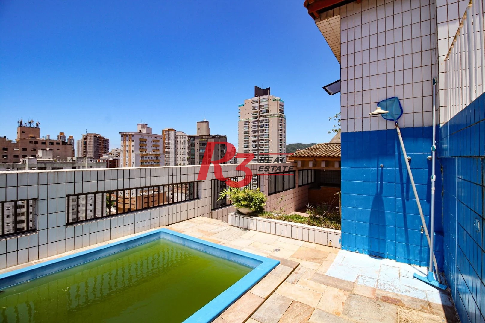 Cobertura á venda 3 quartos Piscina 2 vgs Bairro Ponta da Praia