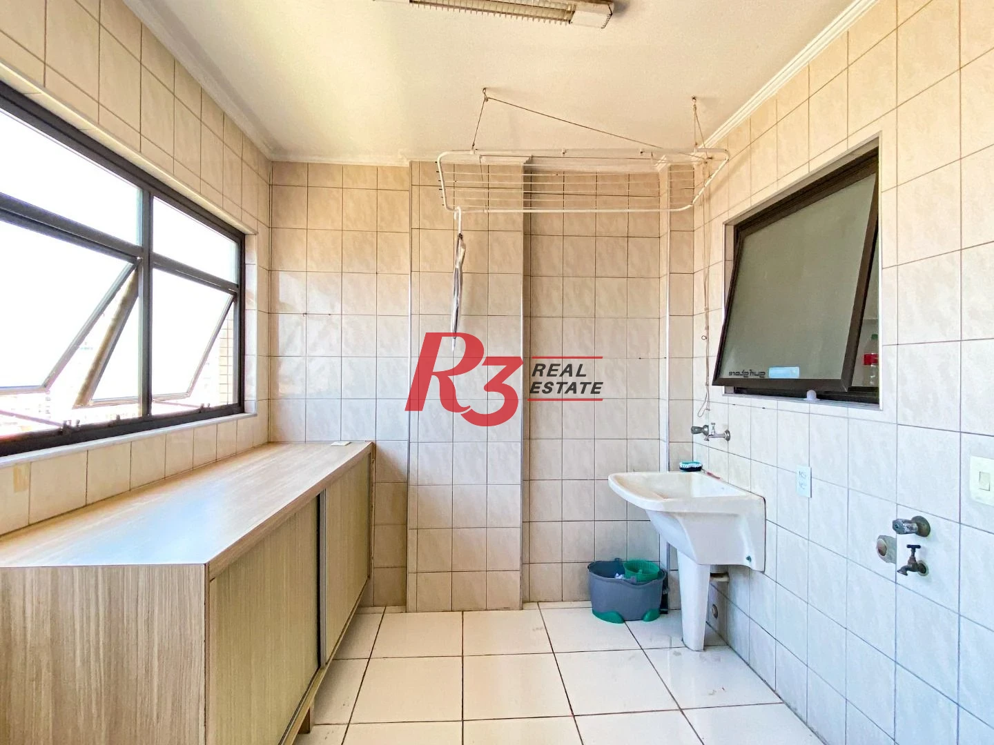 Cobertura á venda 3 quartos Piscina 2 vgs Bairro Ponta da Praia