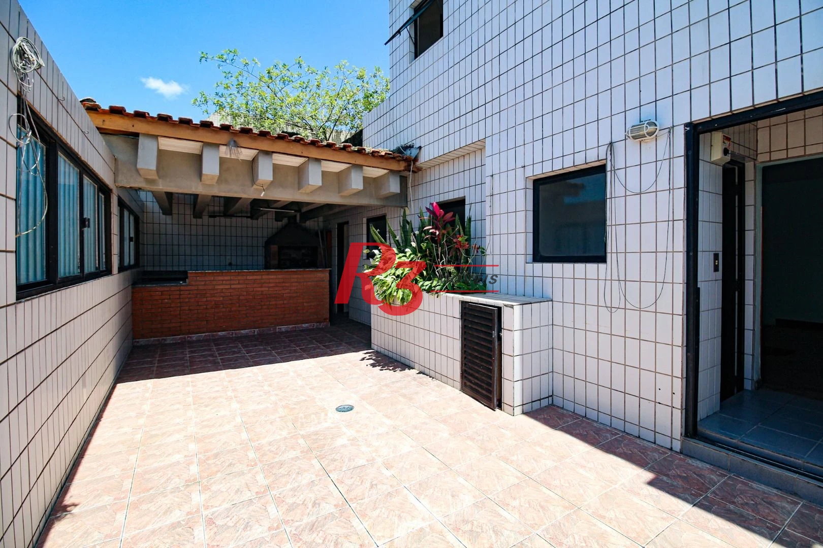 Cobertura á venda 3 quartos Piscina 2 vgs Bairro Ponta da Praia