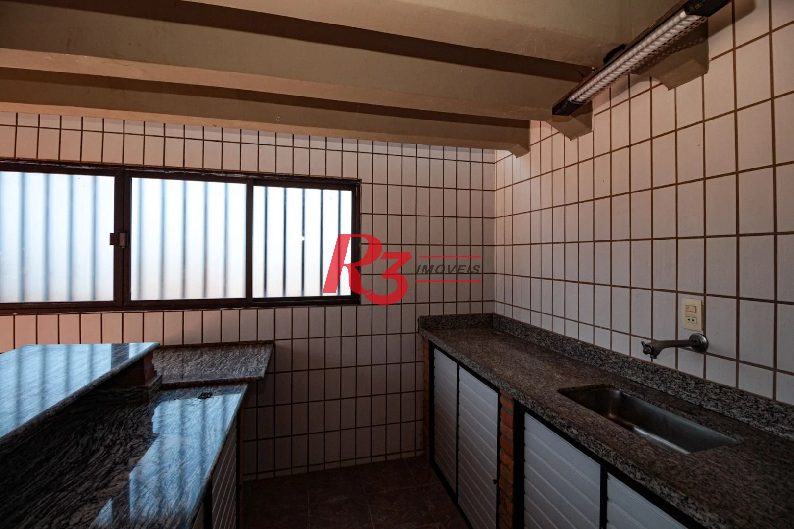 Cobertura á venda 3 quartos Piscina 2 vgs Bairro Ponta da Praia