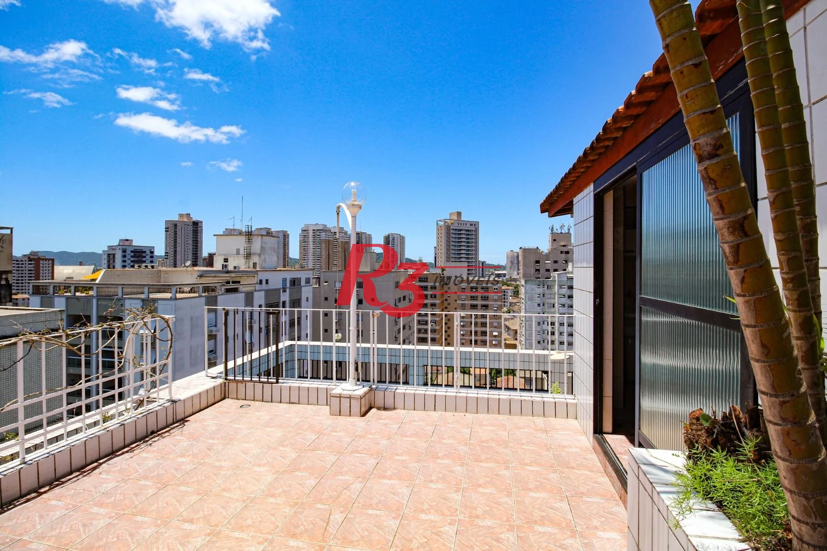 Cobertura á venda 3 quartos Piscina 2 vgs Bairro Ponta da Praia