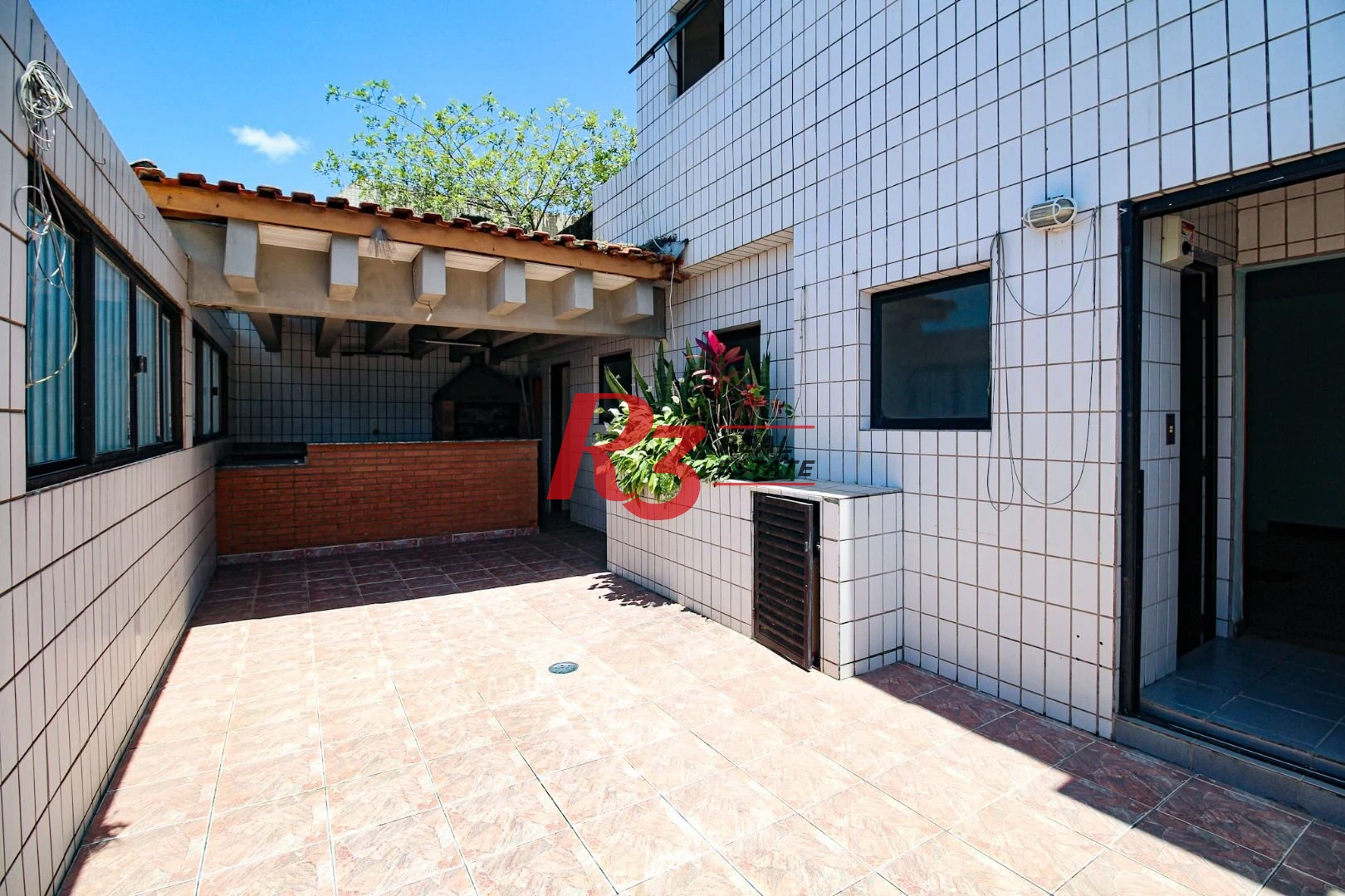 Cobertura á venda 3 quartos Piscina 2 vgs Bairro Ponta da Praia