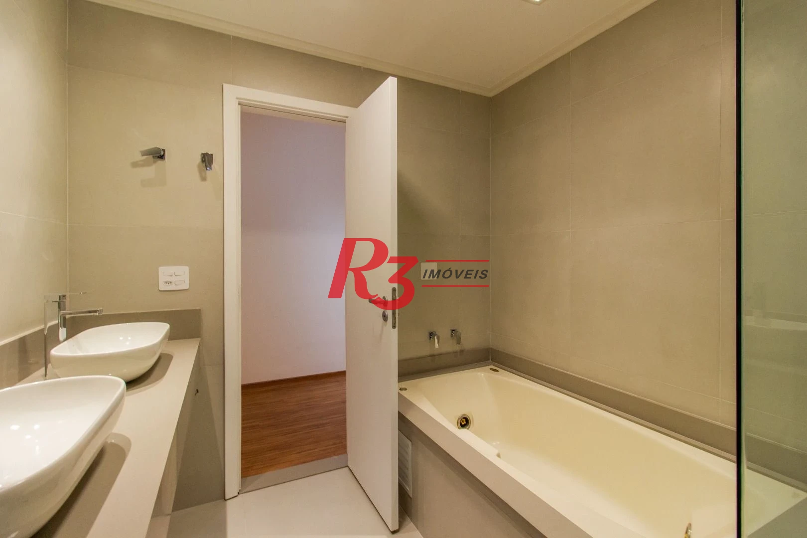 Apartamento com 3 dormitórios à venda, 159 m² por R$ 1.650.000,00 - Boqueirão - Santos/SP