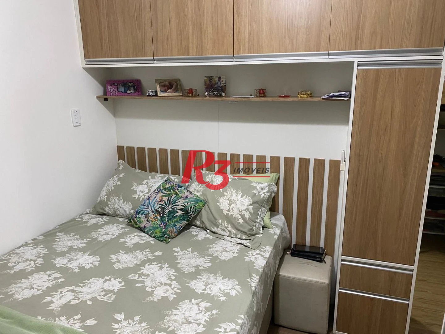 Você está procurando um apartamento na Doutor Epitácio Pessoa, em Santos? Então não perca esta oportunidade! Este imóvel tem um dormitório que foi div