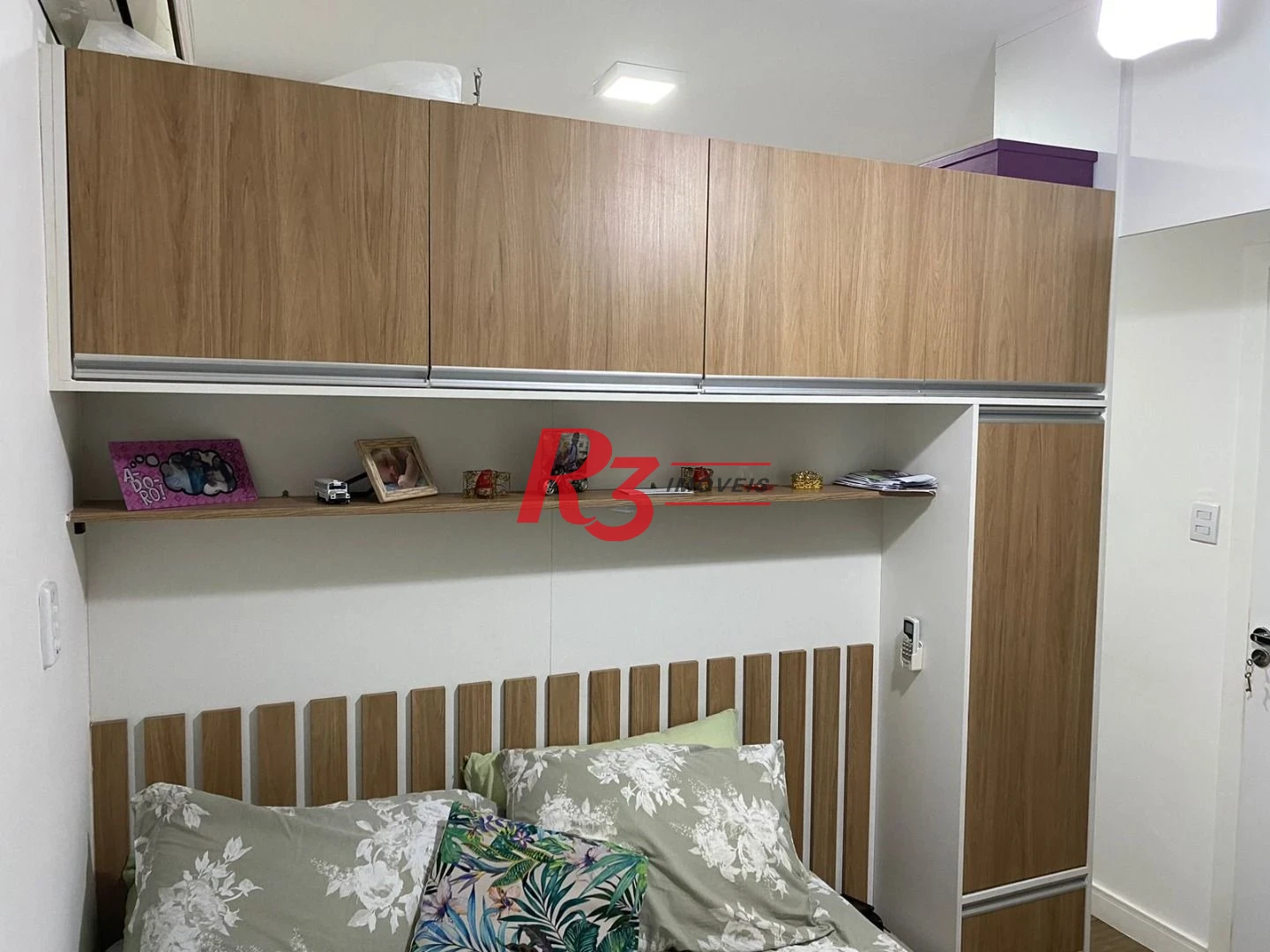 Você está procurando um apartamento na Doutor Epitácio Pessoa, em Santos? Então não perca esta oportunidade! Este imóvel tem um dormitório que foi div