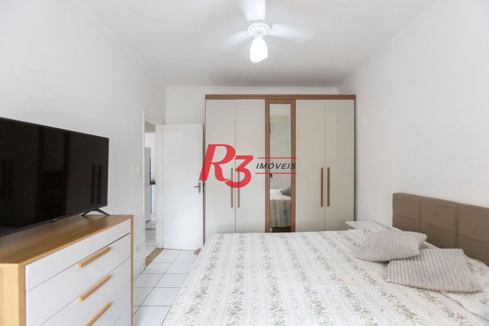 Apartamento com 2 dormitórios à venda, 57 m² por R$ 320.000,00 - José Menino - Santos/SP