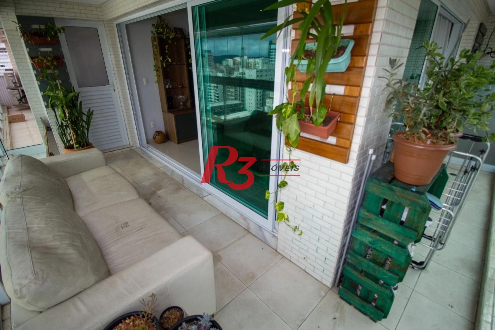 Apartamento  com 3 dormitórios c 3 suites Gonzaga - Santos