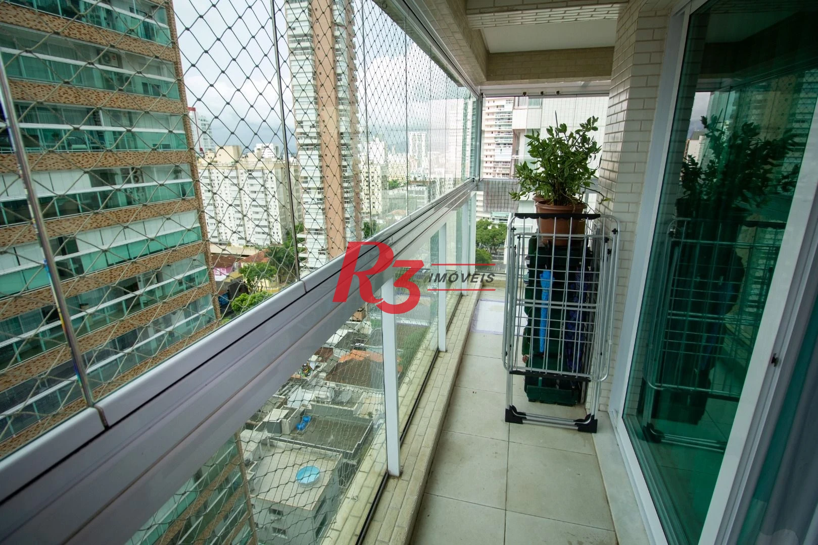 Apartamento  com 3 dormitórios c 3 suites Gonzaga - Santos