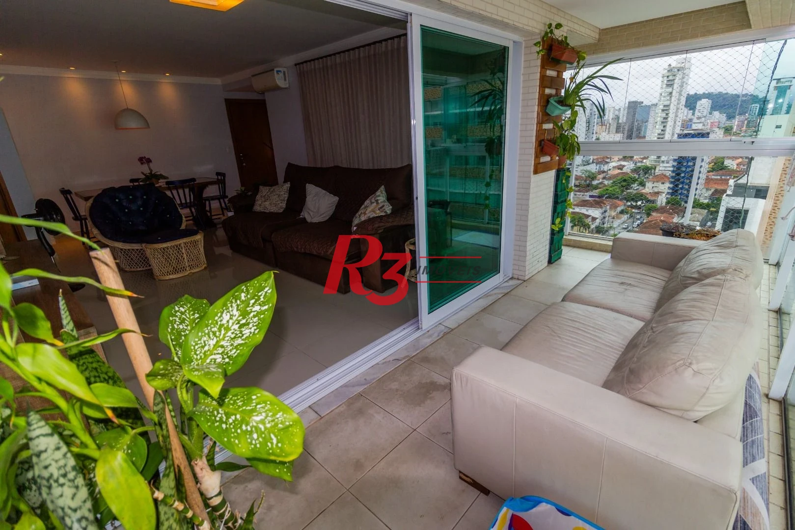 Apartamento  com 3 dormitórios c 3 suites Gonzaga - Santos