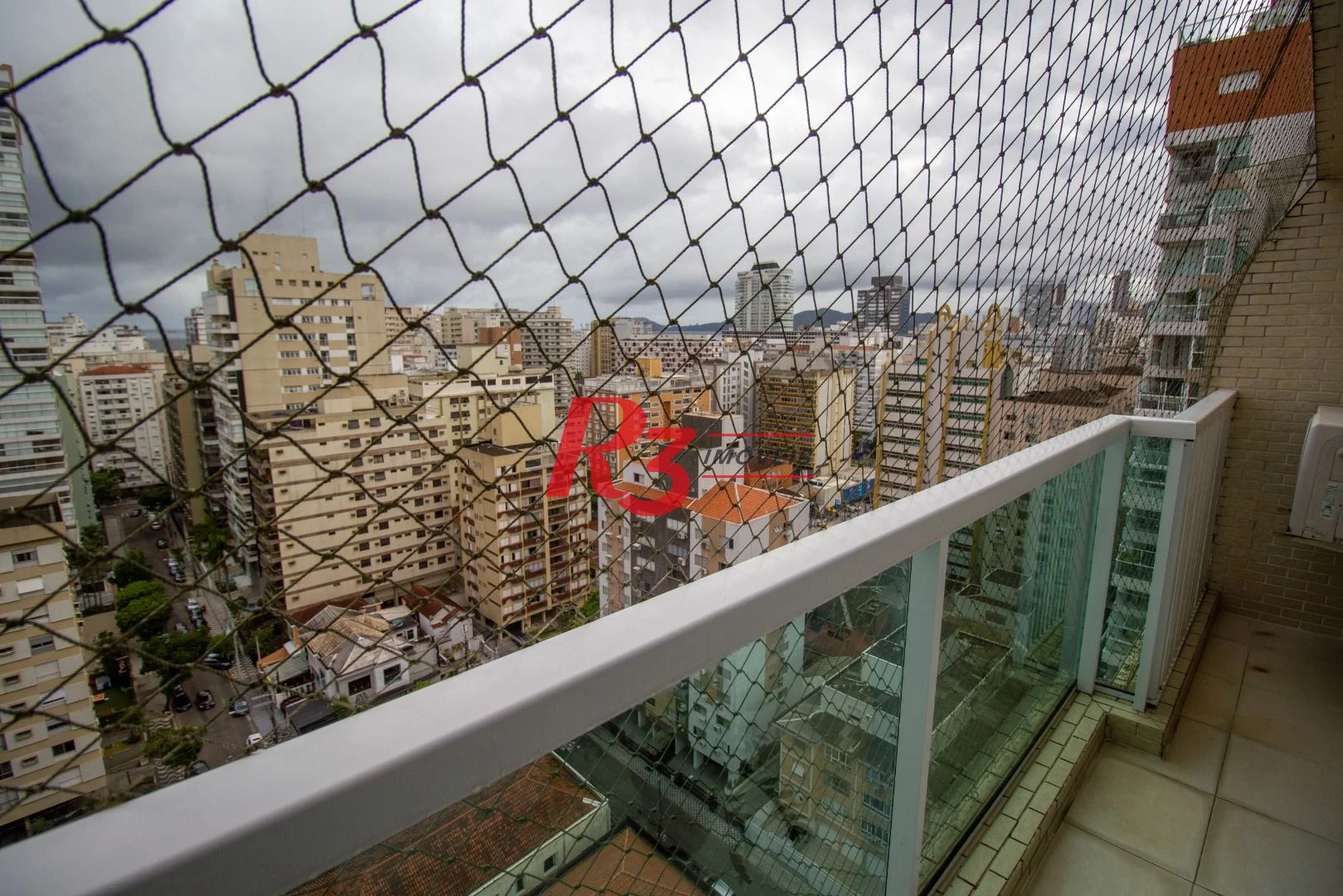 Apartamento  com 3 dormitórios c 3 suites Gonzaga - Santos