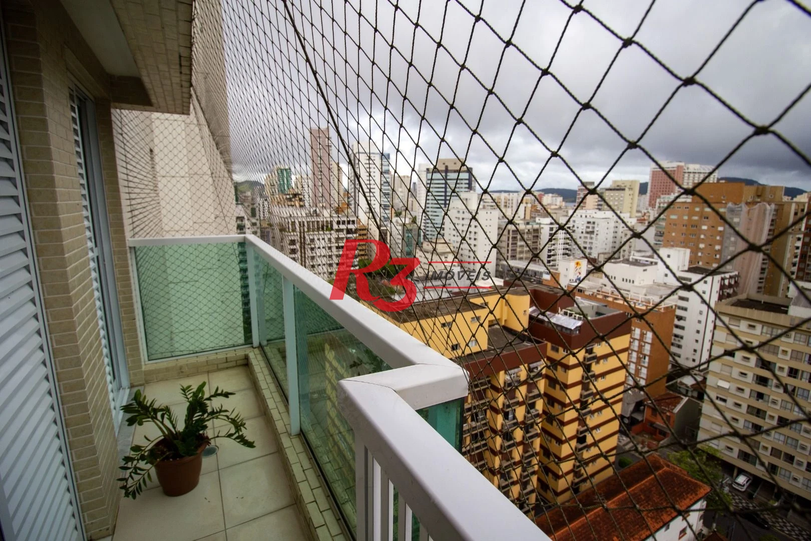 Apartamento  com 3 dormitórios c 3 suites Gonzaga - Santos