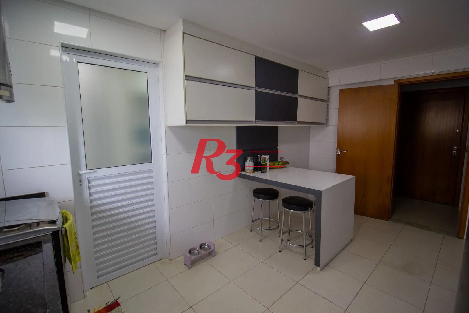 Apartamento  com 3 dormitórios c 3 suites Gonzaga - Santos