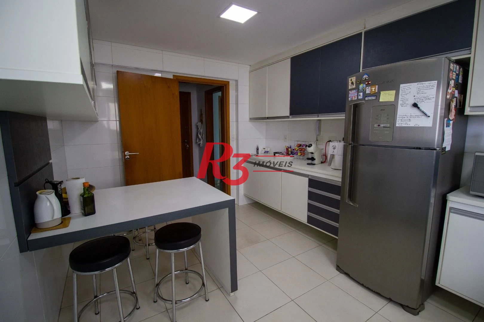 Apartamento  com 3 dormitórios c 3 suites Gonzaga - Santos