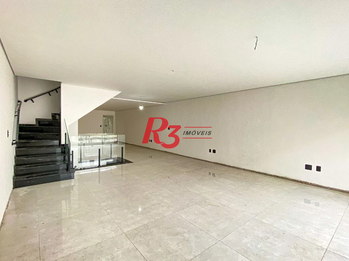 Sobrado com 3 dormitórios à venda, 300 m² por R$ 2.190.000,00 - Embaré - Santos/SP