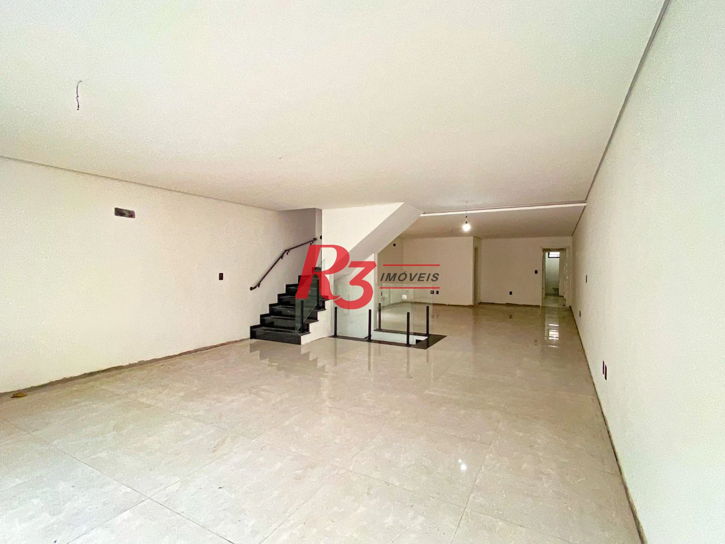 Sobrado com 3 dormitórios à venda, 300 m² por R$ 2.190.000,00 - Embaré - Santos/SP