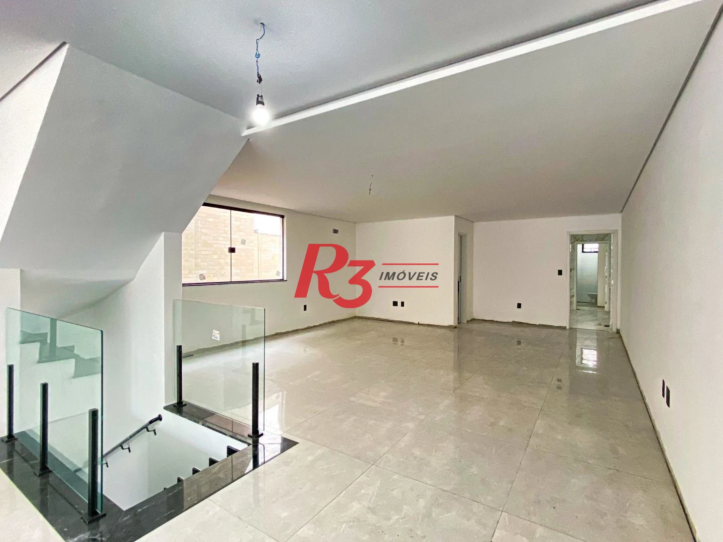 Sobrado com 3 dormitórios à venda, 300 m² por R$ 2.190.000,00 - Embaré - Santos/SP