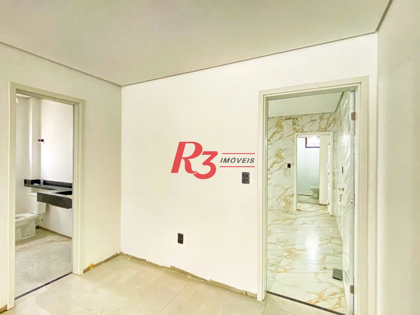 Sobrado com 3 dormitórios à venda, 300 m² por R$ 2.190.000,00 - Embaré - Santos/SP